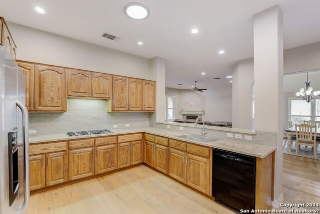 Listing photo id 16 for 154 Roseheart