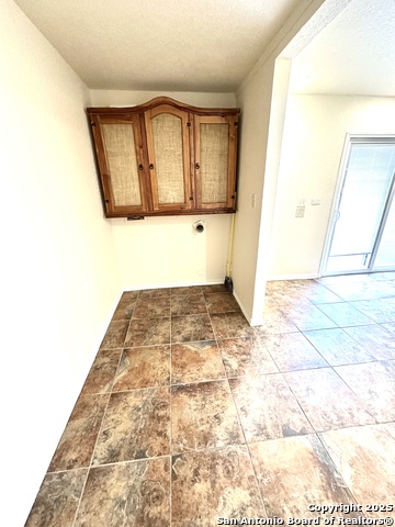 Listing photo id 8 for 207 Freiling