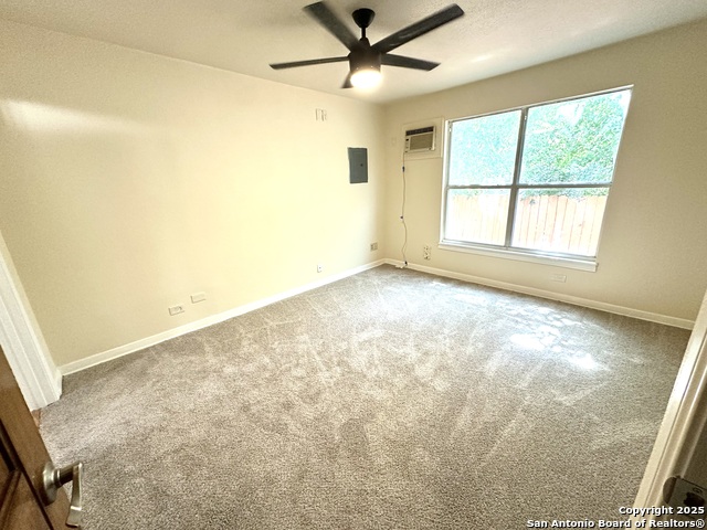 Listing photo id 9 for 207 Freiling