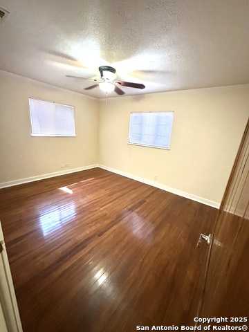 Listing photo id 16 for 207 Freiling