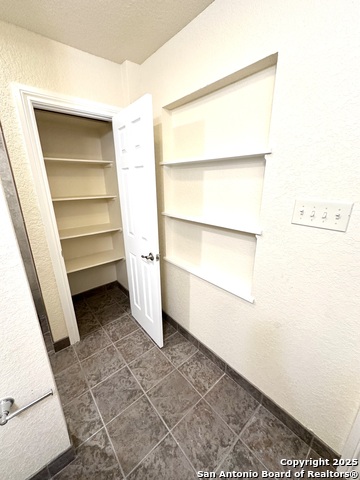 Listing photo id 21 for 207 Freiling