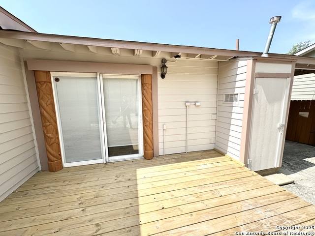 Listing photo id 23 for 207 Freiling