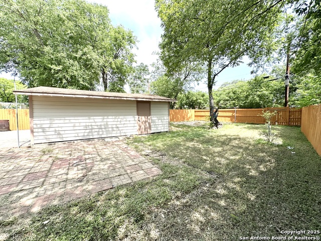 Listing photo id 26 for 207 Freiling