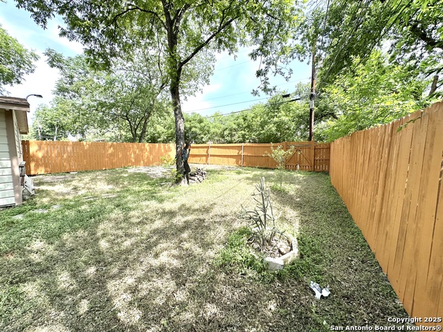 Listing photo id 27 for 207 Freiling