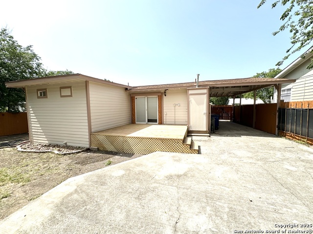 Listing photo id 28 for 207 Freiling