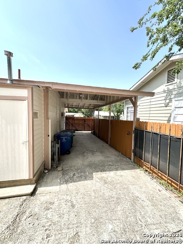 Listing photo id 29 for 207 Freiling