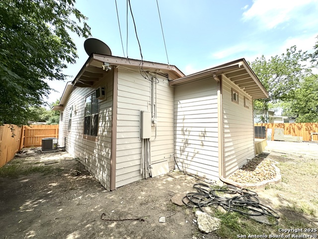 Listing photo id 30 for 207 Freiling