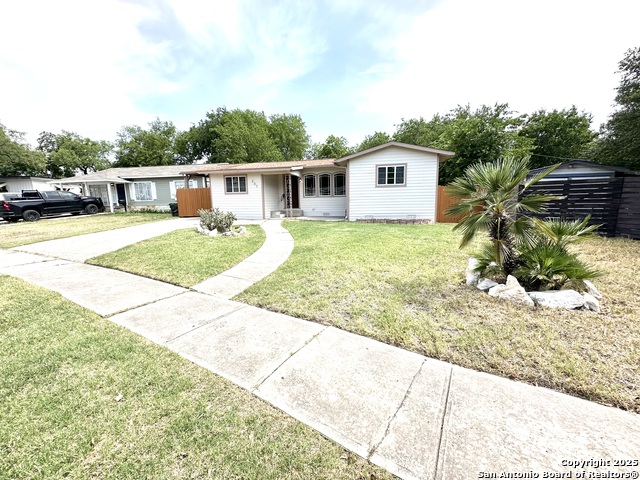 Listing photo id 31 for 207 Freiling