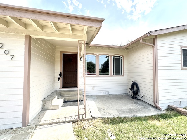 Listing photo id 32 for 207 Freiling