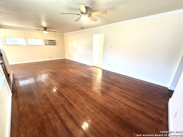 Listing photo id 3 for 207 Freiling