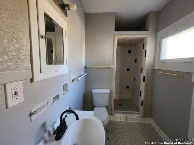 Image 9 of 15 For 1601 Woodlawn  1