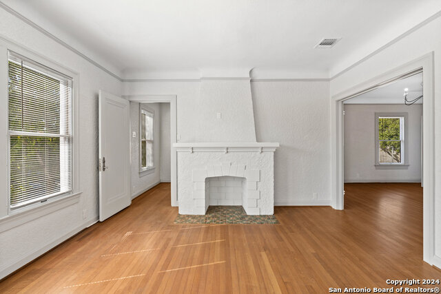 Image 10 of 28 For 331 Elsmere Pl W 101