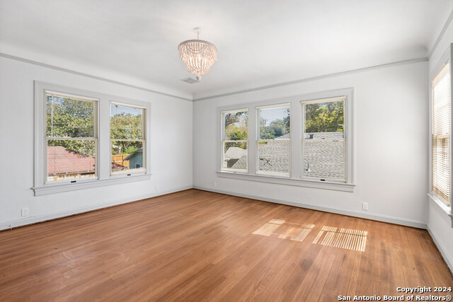 Image 17 of 28 For 331 Elsmere Pl W 101