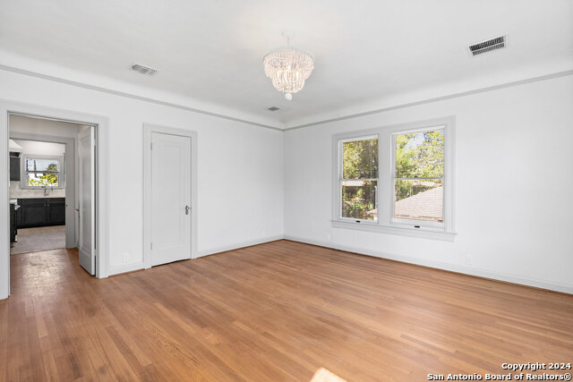 Image 18 of 28 For 331 Elsmere Pl W 101