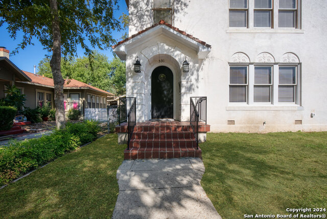 Image 2 of 28 For 331 Elsmere Pl W 101