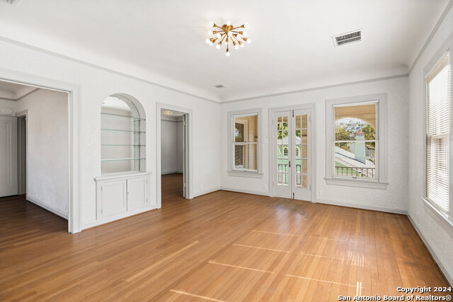 Image 5 of 28 For 331 Elsmere Pl W 101