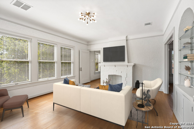 Image 7 of 28 For 331 Elsmere Pl W 101