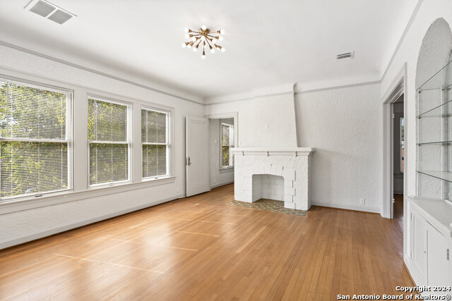Image 8 of 28 For 331 Elsmere Pl W 101