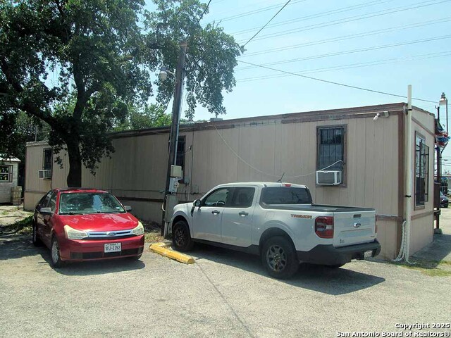 Listing photo id 13 for 3754 Pleasanton