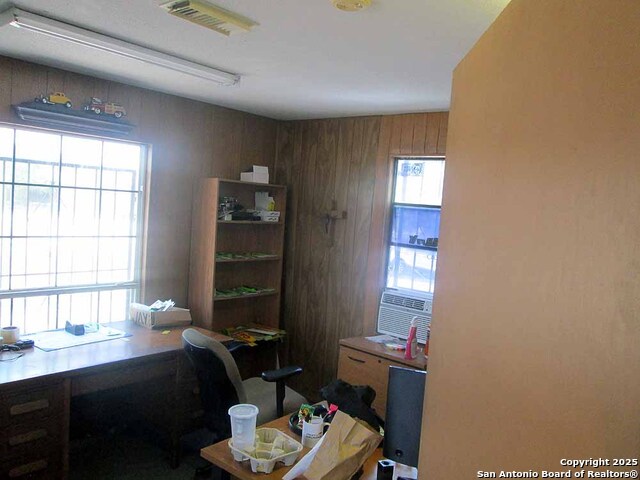 Listing photo id 5 for 3754 Pleasanton