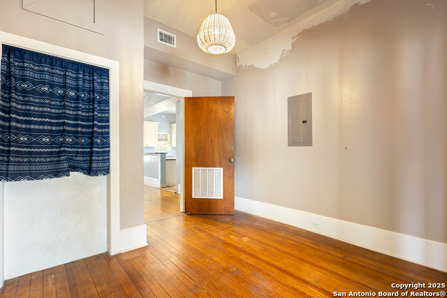 Image 13 of 49 For 2903 Ashby W