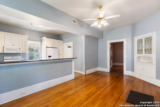 Image 16 of 49 For 2903 Ashby W