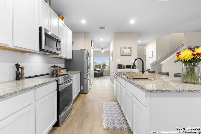Listing photo id 11 for 700 Ridge View
