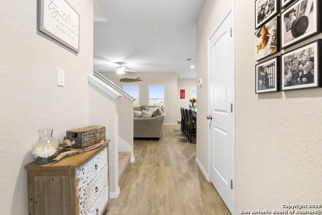 Listing photo id 5 for 700 Ridge View