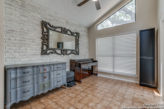 Listing photo id 17 for 13426 Marceline