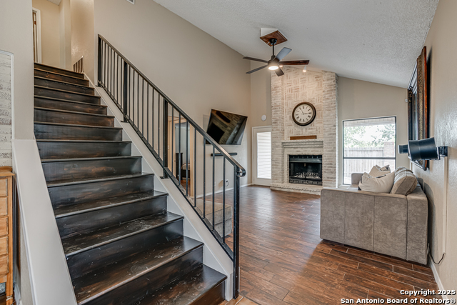 Listing photo id 4 for 13426 Marceline