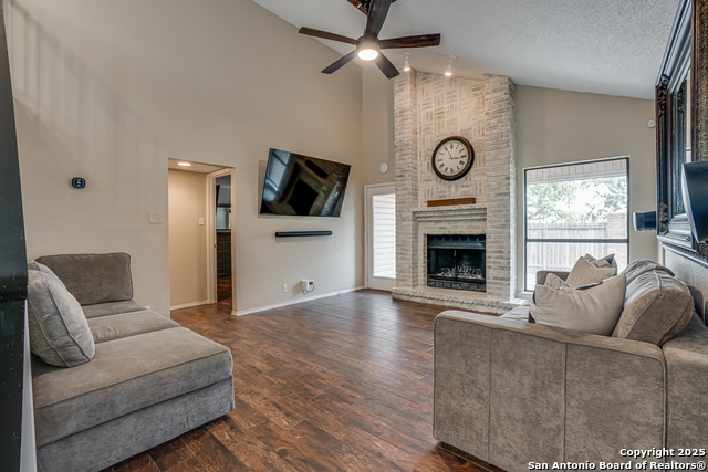 Listing photo id 5 for 13426 Marceline