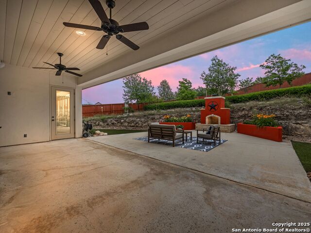 Listing photo id 40 for 20222 Bella Glade