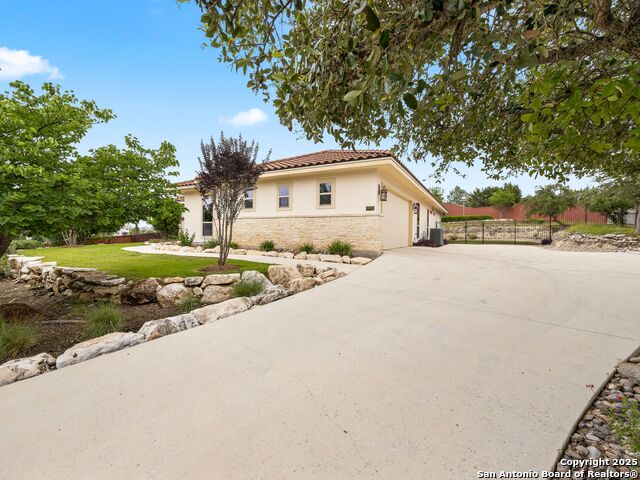 Listing photo id 46 for 20222 Bella Glade