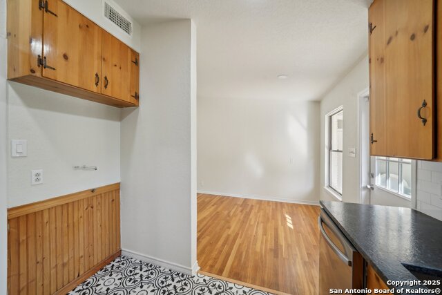 Image 10 of 24 For 407 Haverford Dr.