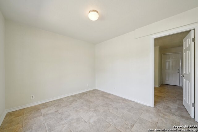 Image 18 of 24 For 407 Haverford Dr.