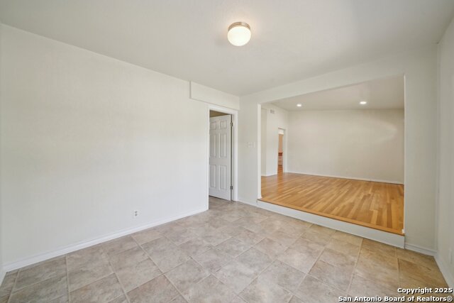 Image 19 of 24 For 407 Haverford Dr.