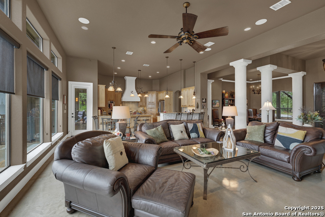 Listing photo id 9 for 835 Shady Hollow