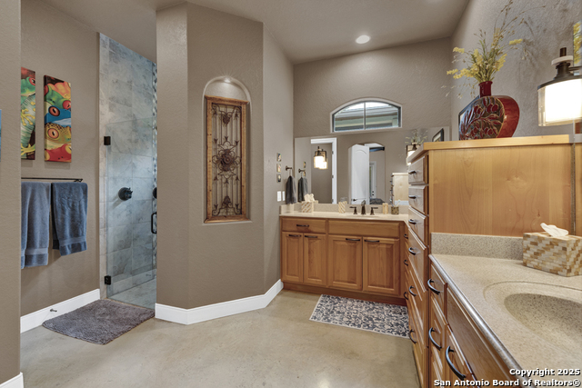 Listing photo id 16 for 835 Shady Hollow