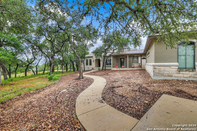 Listing photo id 0 for 835 Shady Hollow