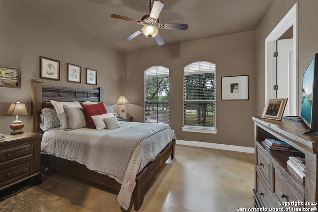 Listing photo id 19 for 835 Shady Hollow