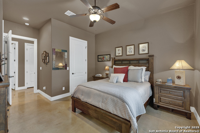 Listing photo id 20 for 835 Shady Hollow