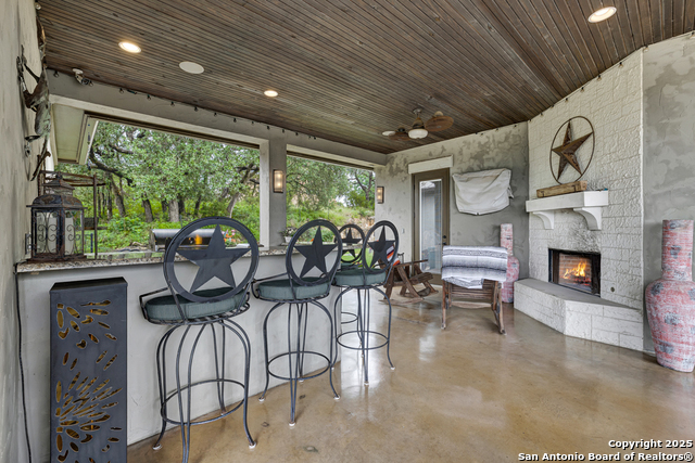 Listing photo id 24 for 835 Shady Hollow