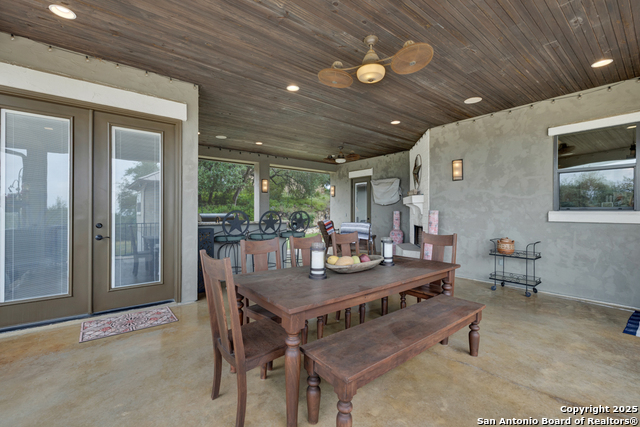 Listing photo id 26 for 835 Shady Hollow