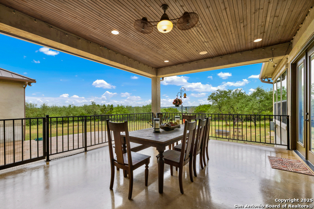 Listing photo id 27 for 835 Shady Hollow