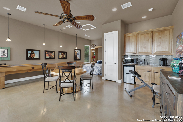 Listing photo id 28 for 835 Shady Hollow