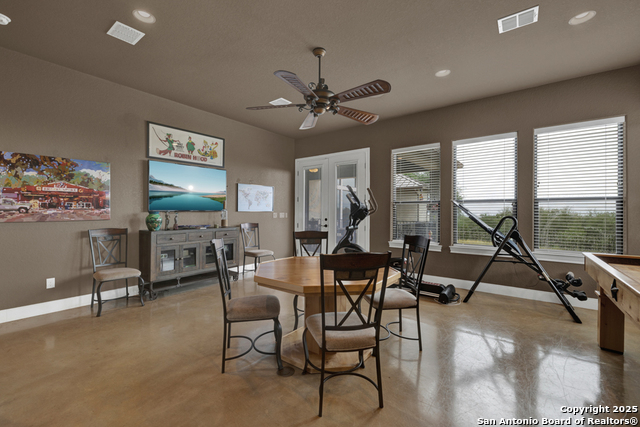 Listing photo id 29 for 835 Shady Hollow
