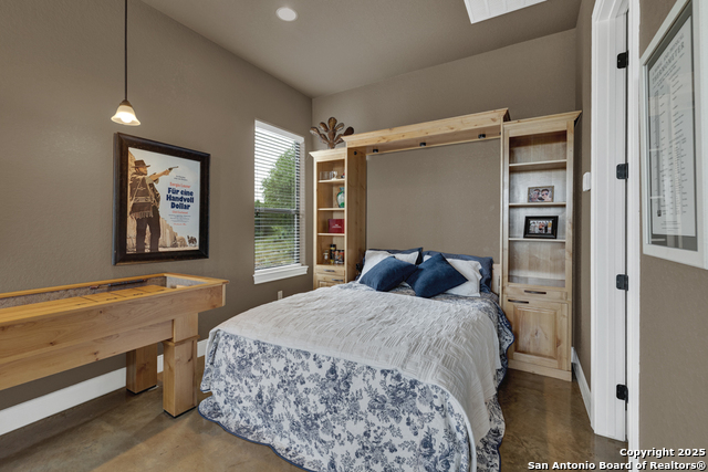 Listing photo id 30 for 835 Shady Hollow