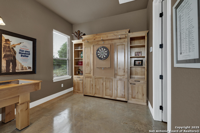 Listing photo id 31 for 835 Shady Hollow