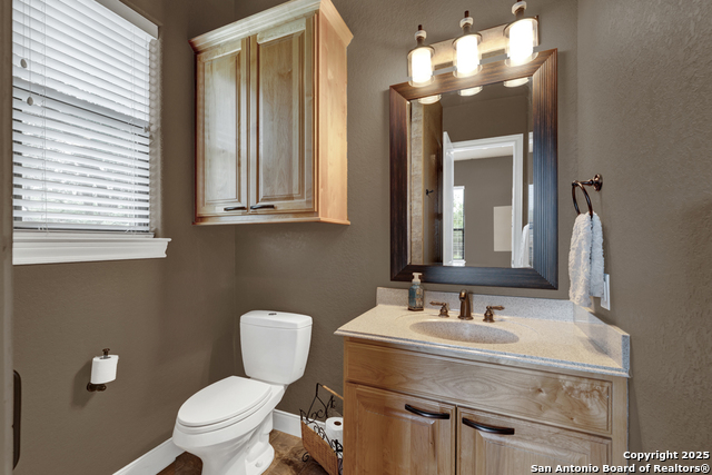 Listing photo id 32 for 835 Shady Hollow