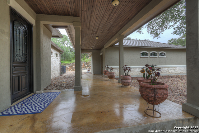 Listing photo id 34 for 835 Shady Hollow